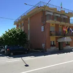 Отель Capri Леза