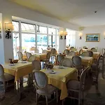 Отель Capri