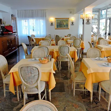 Hotel Capri 3*